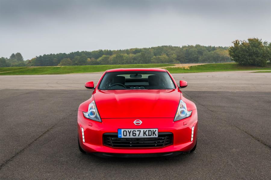  Nissan 370Z 2012 года  (UK) (фото 8 из 18)